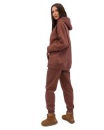 Pentru gama de îmbrăcăminte exterioară, hoodie-ul reintra in trend prin mixarea cu diferite obiecte vestimentare. Adus mai aproape de tinutele contemporane, este reintrodus în modele iconice, cu teme diferite. Piesele sunt caracterizate de o selecție de culori și texturi fine, cu un nivel ridicat de rezistenta la frig. Prezintă buzunare frontale si gluga pentru un plus de funcționalitate.