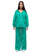 Veți avea nevoie de ceva confortabil pentru a realiza un outfit cool si relaxat. Hanoracul cu glugă permite multe variații de stil și este o piesa versatilă. Detaliile acestui hanorac constau in buzunarele frontale și fermoarul median care dau un plus de funcționalitate. Se pot asorta usor cu orice piesa vestimentara de zi. 