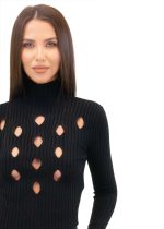 Acest top a fost realizat pentru femeile care vor sa iti mentina spiritul liber la cote inalte. Având la baza un model clasic, piesele din colectia AVA au ca idee principala atractia feminina. Astfel, decupajele frontale devin detaliul cheie al acestei piese vestimentare.