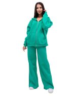 Veți avea nevoie de ceva confortabil pentru a realiza un outfit cool si relaxat. Hanoracul cu glugă permite multe variații de stil și este o piesa versatilă. Detaliile acestui hanorac constau in buzunarele frontale și fermoarul median care dau un plus de funcționalitate. Se pot asorta usor cu orice piesa vestimentara de zi. 