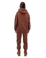 Pentru gama de îmbrăcăminte exterioară, hoodie-ul reintra in trend prin mixarea cu diferite obiecte vestimentare. Adus mai aproape de tinutele contemporane, este reintrodus în modele iconice, cu teme diferite. Piesele sunt caracterizate de o selecție de culori și texturi fine, cu un nivel ridicat de rezistenta la frig. Prezintă buzunare frontale si gluga pentru un plus de funcționalitate.