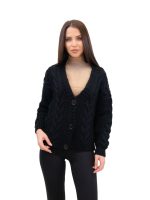 Vă prezentăm cardiganul din ediția AVA Knitwear care reinterpretează stilul iconic atemporal. Optează pentru un look șic cu această piesa vestimentara cu nasturi atent alesi. Acest cardigan il poți introduce in orice look pentru un upgrade instantaneu de eleganță. Este conceput pentru un stil rafinat si relaxat, îmbunătățit de finetea materialului.