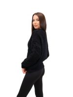 Vă prezentăm cardiganul din ediția AVA Knitwear care reinterpretează stilul iconic atemporal. Optează pentru un look șic cu această piesa vestimentara cu nasturi atent alesi. Acest cardigan il poți introduce in orice look pentru un upgrade instantaneu de eleganță. Este conceput pentru un stil rafinat si relaxat, îmbunătățit de finetea materialului.